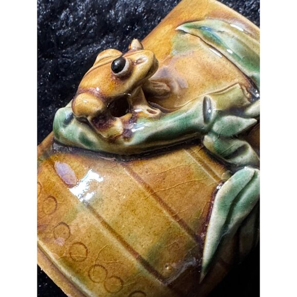 Vintage Pottery Ceramic Planter Frogs & Bamboo  Vase - Picture 6 of 10